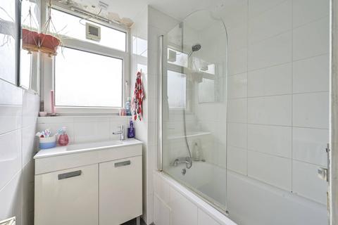 3 bedroom flat to rent, Lacy Road, West Putney, London, SW15