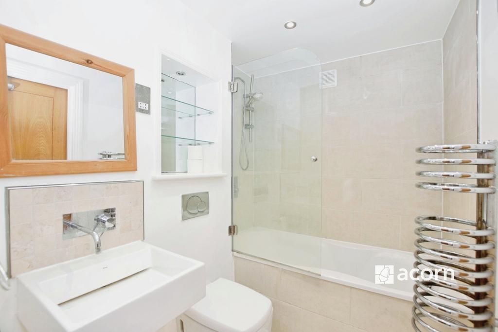 En-suite (Bedroom 2)