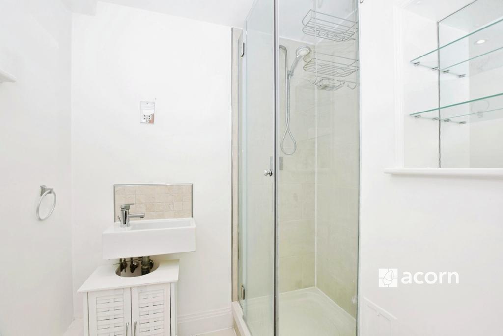 En-suite (Bedroom 1)