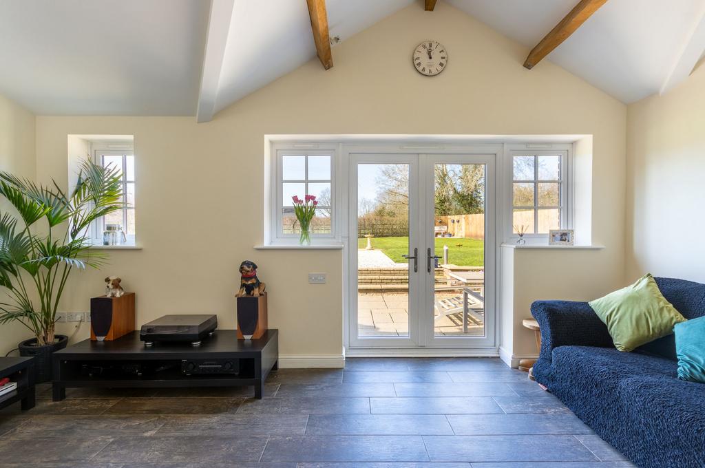 Summer room image 2