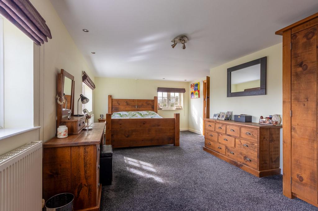Main bedroom suite image 1