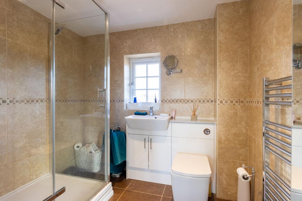 Main ensuite