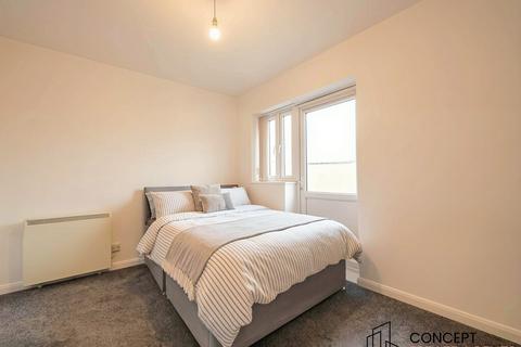 3 bedroom apartment to rent, 256 London Road, Mitcham, Surrey, CR4