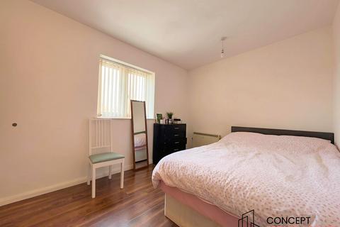 3 bedroom apartment to rent, 256 London Road, Mitcham, Surrey, CR4