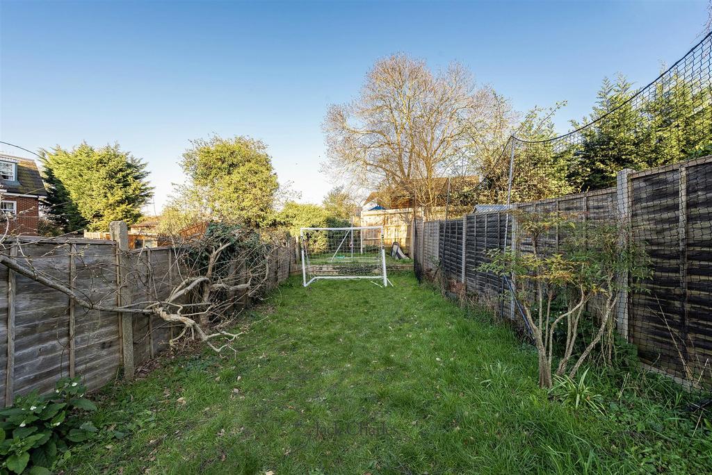 69 Pembury Rd, TN9 2 JF 014.jpg