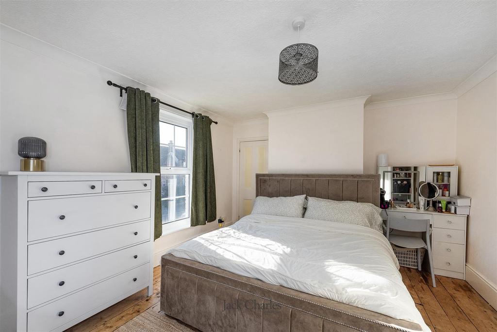 69 Pembury Rd, TN9 2 JF 007.jpg