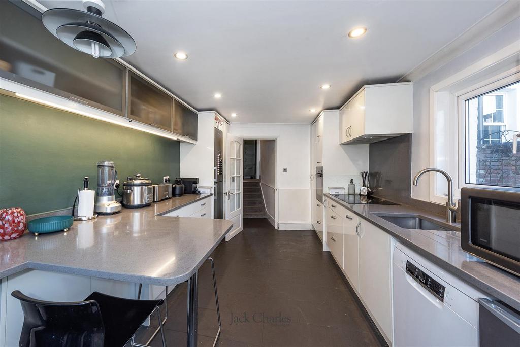 69 Pembury Rd, TN9 2 JF 006.jpg