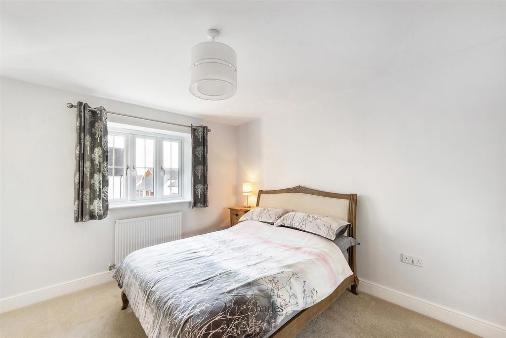 5 Fairfield Close, TN11 0 FY 013.jpg
