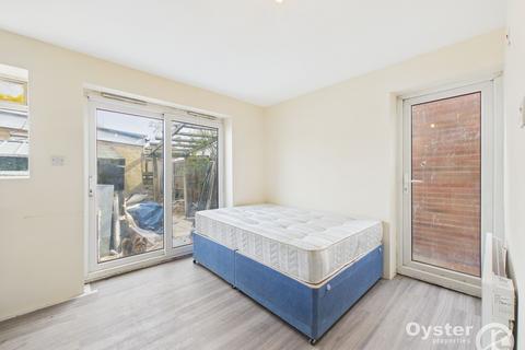 Studio to rent, Dalston Gardens, Stanmore, HA7