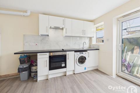 Studio to rent, Dalston Gardens, Stanmore, HA7