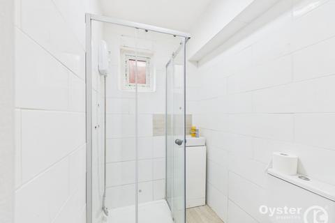 Studio to rent, Dalston Gardens, Stanmore, HA7