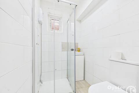 Studio to rent, Dalston Gardens, Stanmore, HA7