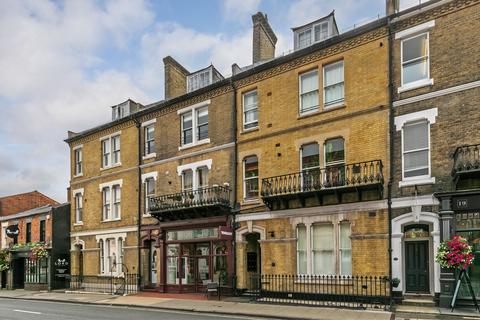 2 bedroom flat to rent, Southgate Street, Winchester, SO23