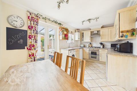 2 bedroom end of terrace house for sale, Blackthorn Way, Poringland, Norwich