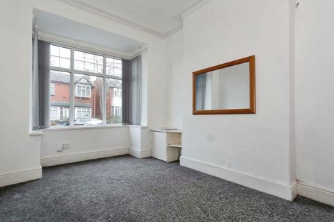 2 bedroom end of terrace house to rent, Swindon Road, Birmingham