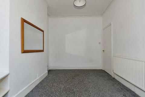 2 bedroom end of terrace house to rent, Swindon Road, Birmingham