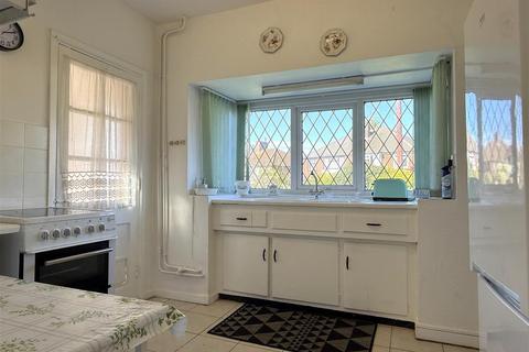 3 bedroom semi-detached house for sale, Kingsway Road, Fallings Park