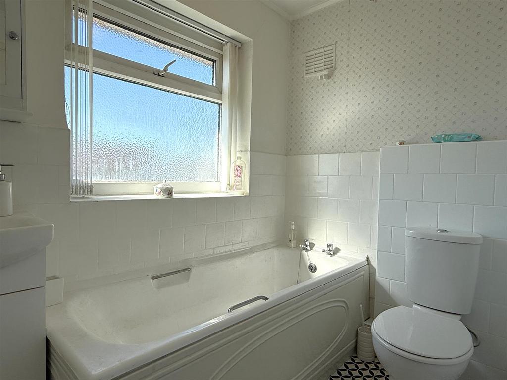 Bathroom.JPG