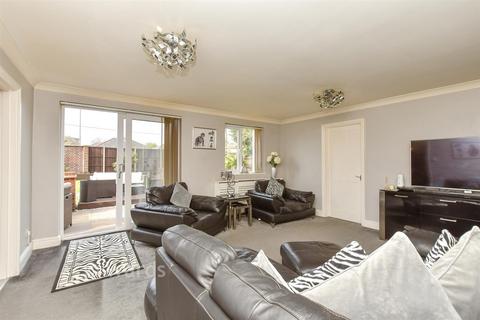 4 bedroom detached house for sale, Howells Close, Sevenoaks TN15
