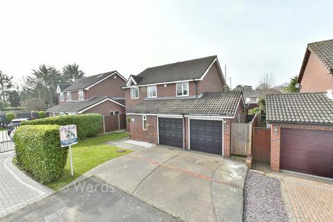 4 bedroom detached house for sale, Howells Close, Sevenoaks TN15