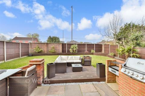 4 bedroom detached house for sale, Howells Close, Sevenoaks TN15