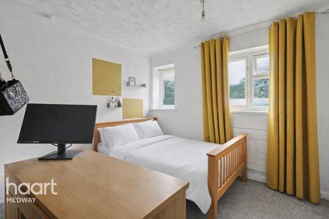 2 bedroom flat for sale, Shorts Way, Rochester