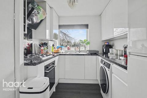 2 bedroom flat for sale, Shorts Way, Rochester