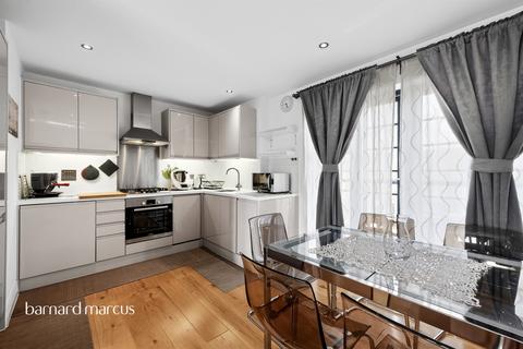 2 bedroom flat for sale, High Street, Feltham