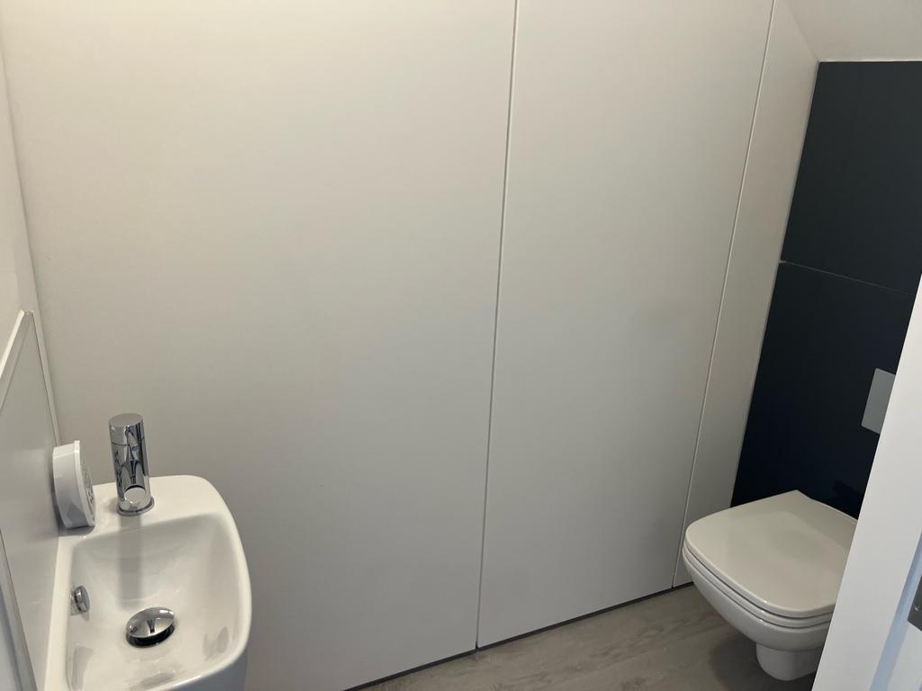 Cloakroom/wc