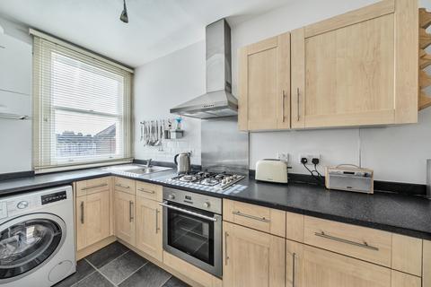 2 bedroom apartment for sale, Grove Hill Road, London