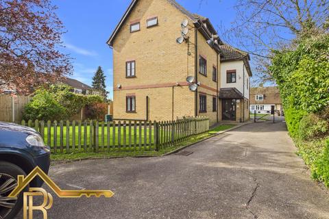 2 bedroom flat to rent, Hillcrest Court, Horndon Road, Romford, Essex, RM5