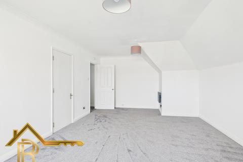 2 bedroom flat to rent, Hillcrest Court, Horndon Road, Romford, Essex, RM5