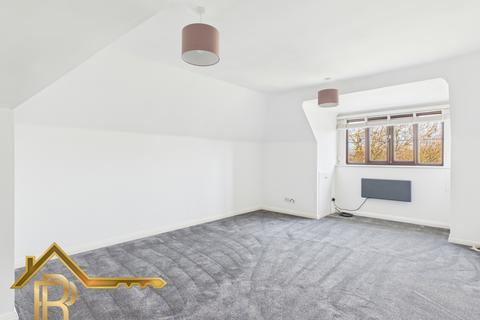 2 bedroom flat to rent, Hillcrest Court, Horndon Road, Romford, Essex, RM5