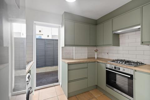 2 bedroom apartment to rent, Tennyson Road, Queens Park, NW6
