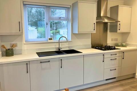2 bedroom park home for sale, Tonbridge, Kent, TN10