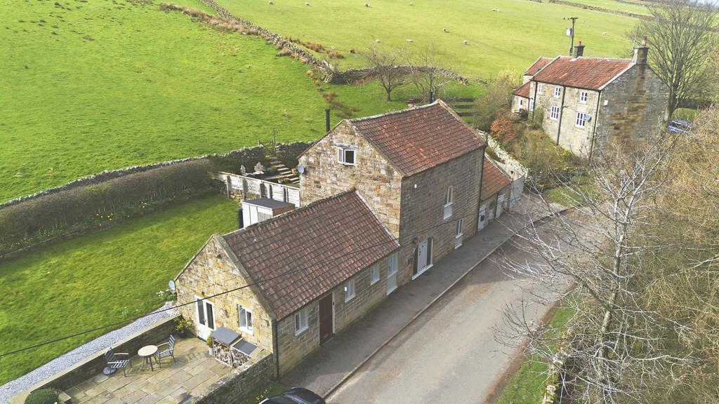Hazelbarn002