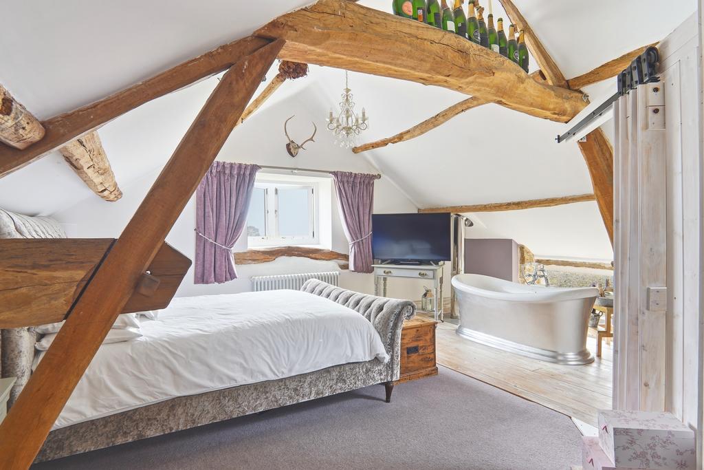 Hazelbarn024