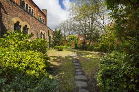 4 bedroom flat to rent, Derby Road, Nottingham, NG7