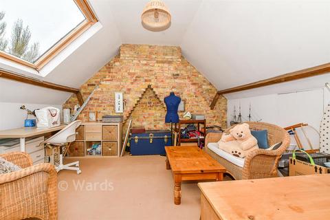 4 bedroom semi-detached house for sale, Twiss Avenue, Hythe CT21