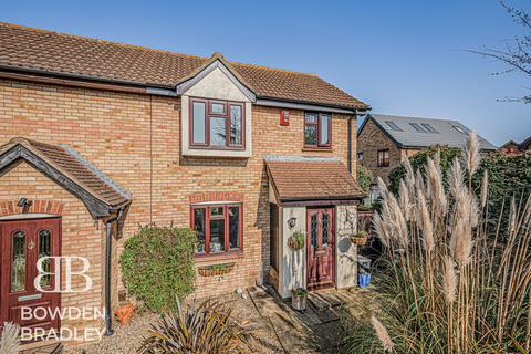 2 bedroom end of terrace house for sale, Trafford Close, Hainault, IG6