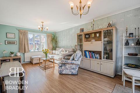 2 bedroom end of terrace house for sale, Trafford Close, Hainault, IG6