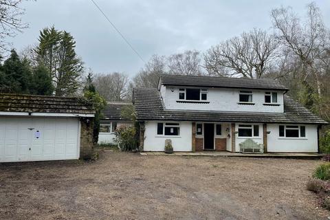 4 bedroom semi-detached house for sale, Brook Nook, Lake View Road, Felbridge, West Sussex, RH19 2QF