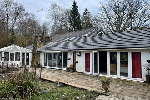 4 bedroom semi-detached house for sale, Brook Nook, Lake View Road, Felbridge, West Sussex, RH19 2QF