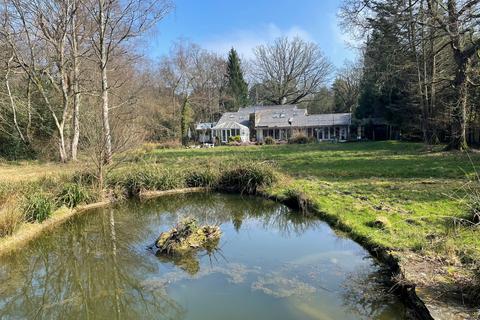 4 bedroom semi-detached house for sale, Brook Nook, Lake View Road, Felbridge, West Sussex, RH19 2QF