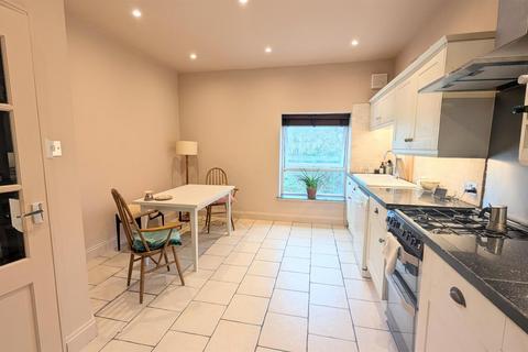 2 bedroom apartment to rent, Albany Terrace, Leamington Spa