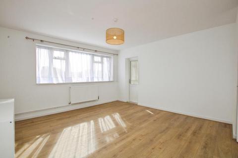 2 bedroom flat to rent, Station Road, Bristol BS10