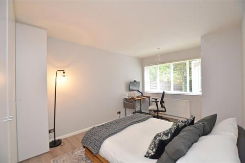 undefined, Cambridge Road, Teddington