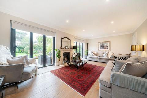 4 bedroom detached house for sale, Village Close, Weybridge KT13
