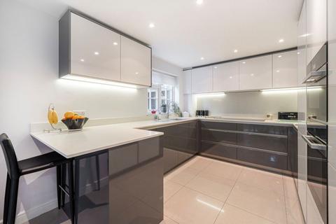 4 bedroom detached house for sale, Village Close, Weybridge KT13
