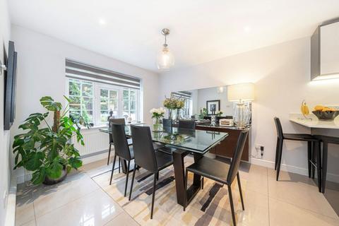 4 bedroom detached house for sale, Village Close, Weybridge KT13